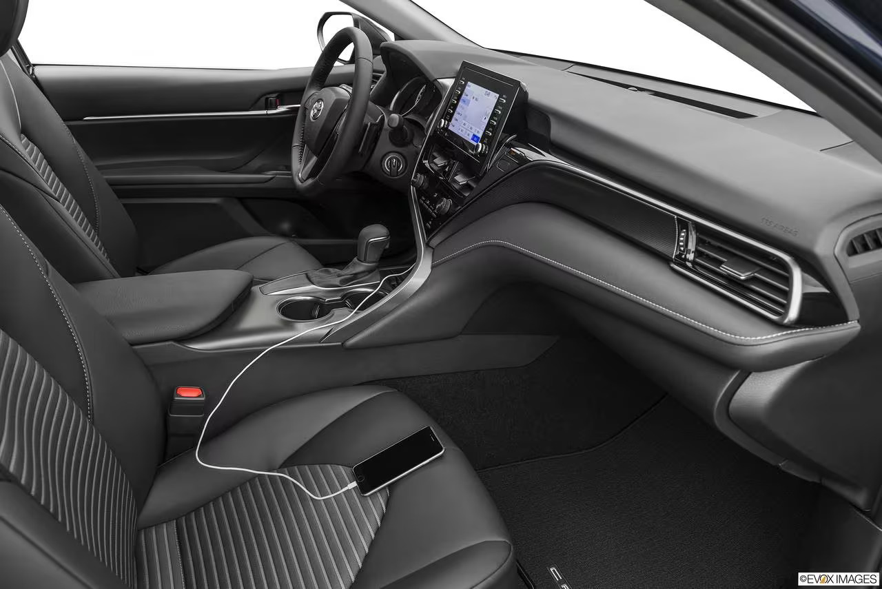 2021_toyota_camry_sedan_se_ajp_evox_1_1280x855