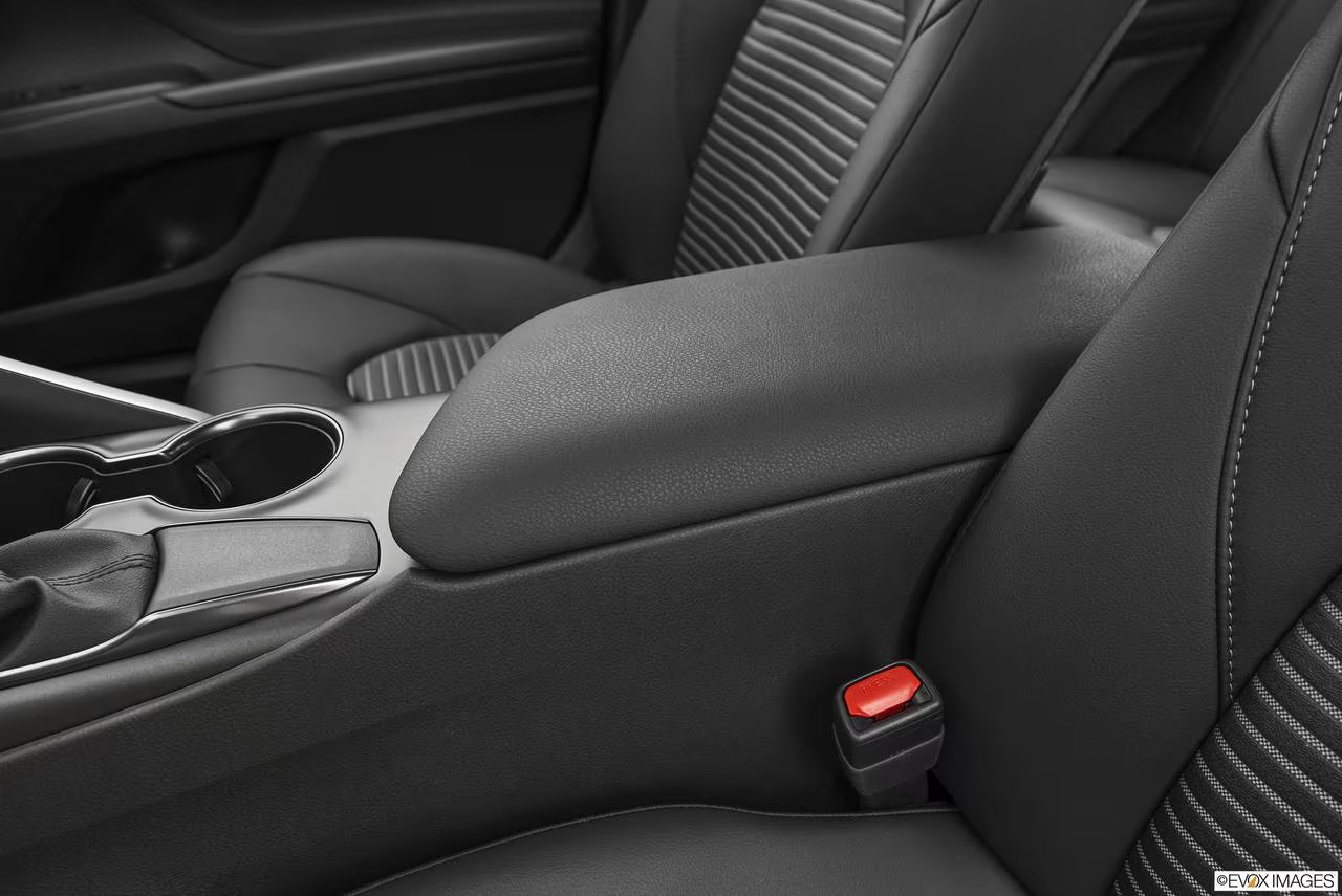 2021_toyota_camry_sedan_se_cccl_evox_1_1280x855