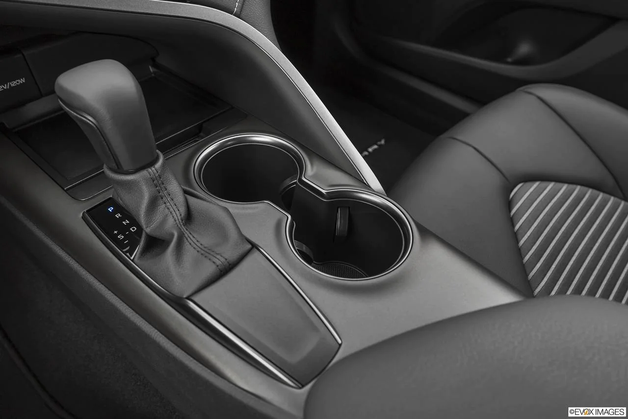2021_toyota_camry_sedan_se_ch_evox_1_1280x855